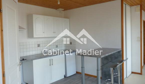  Renting - Apartment - st-jean-d-angely